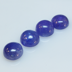 Tanzanite ronde taillée en cabochon