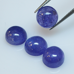 Tanzanite ronde taillée en cabochon