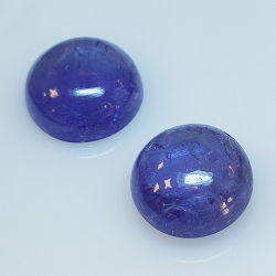 Tanzanite ronde taillée en cabochon