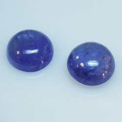 Tanzanite ronde taillée en cabochon