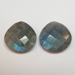 Labradorite taille poire