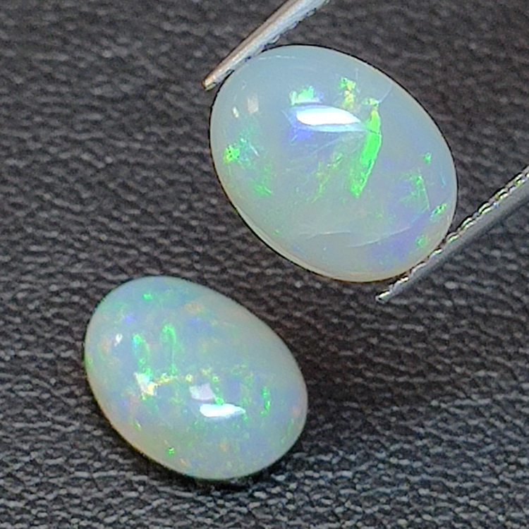 Opale ovale cabochon 3.91ct