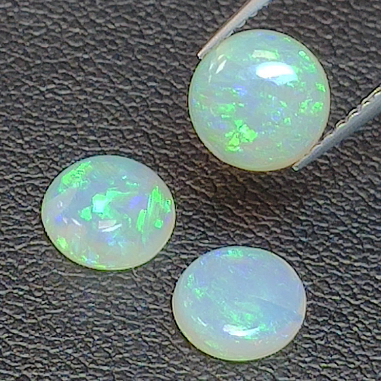 3,79ct Edler Opal Cabochon Rund 3pc