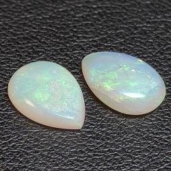 2,49ct Edel-Birnen-Cabochon Opal 2tlg.