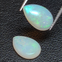 2,49ct Edel-Birnen-Cabochon Opal 2tlg.