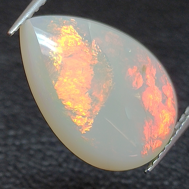 3,62ct Birnen-Cabochon Edelopal