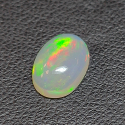 1.69 ct Opale éthiopienne de taille ovale 10 x 7mm