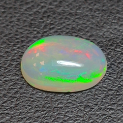 1.69ct  Äthiopischer Opal im Ovalschliff 10 x 7 mm