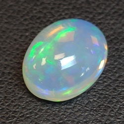 1.12 ct Äthiopischer Opal im Ovalschliff 9 x 7 mm