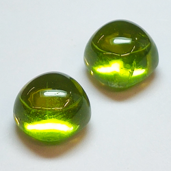 Coppia 7.10ct Peridoto taglio cabochon cuscino 8 x 6 mm