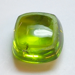 Peridot 6,70ct Cabochon-Schliff 10mm