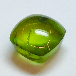 Peridoto 6.70ct talla cabujón 10mm