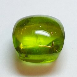 Peridoto 6.70ct talla cabujón 10mm