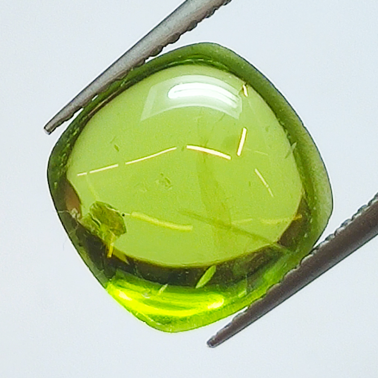 6.53ct Peridot-Cabochon-Schliff 9mm