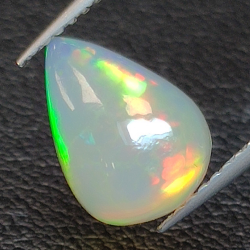 Opale éthiopienne de taille pear 10.95 x 8.97 mm 1.66 CT