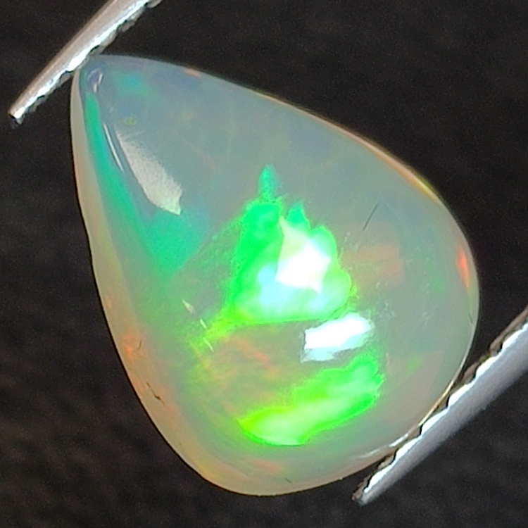 Opale éthiopienne de taille poire 10.95 x 8.97 mm 1.66 ct