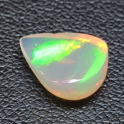 Äthiopischer Opal im Birnenschliff (Wello) 10.95 x 8.97 mm 1.66 ct