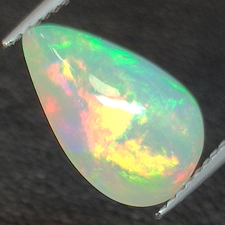 Äthiopischer (Wello) Opal im Birnenschliff 12.58 x 8.26 mm 2.41 ct