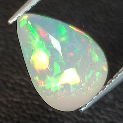 Opale Éthiopie (Wello) de taille poire 10.25 x 8.14 mm 1.59 ct