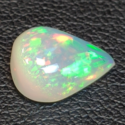 Opale Éthiopie (Wello) de taille poire 10.25 x 8.14 mm 1.59 ct