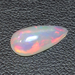 Opale Éthiopie (Wello) de taille poire 12.25 x 6.27 mm 1.14 ct