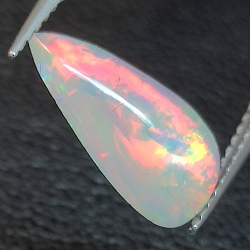 Opale Éthiopie (Wello) de taille poire 12.25 x 6.27 mm 1.14 ct