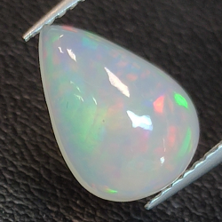 Opale Éthiopie (Wello) de taille poire 12.03 x 8.32 mm 2.43 ct