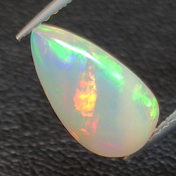 Äthiopischer (Wello) Opal im Birnenschliff 12.34 x 7.35 mm 1.51ct