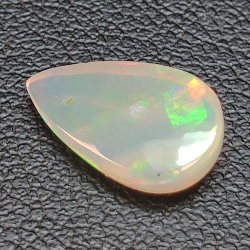 Äthiopischer (Wello) Opal im Birnenschliff 12.34 x 7.35 mm 1.51ct