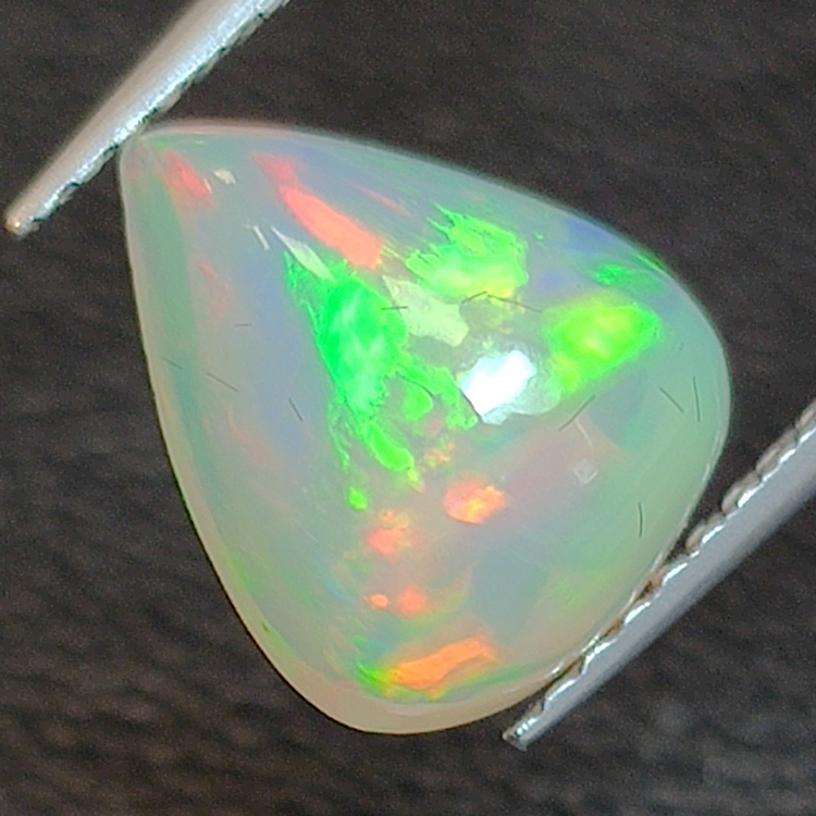 Opale éthiopienne de taille pear 10.65x 8.39  mm 2.37ct