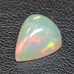 Opale Éthiopie (Wello) de taille poire 10.65x 8.39  mm 2.37ct