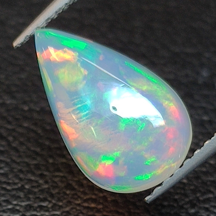 Opale Éthiopie (Wello) de taille poire 12.38 x 7.60 mm 1.43ct