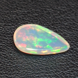 Opale Éthiopie (Wello) de taille poire 12.38 x 7.60 mm 1.43ct