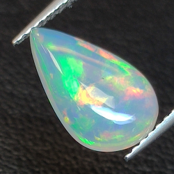 Opale Éthiopie (Wello) de taille poire 12.38 x 7.60 mm 1.43ct