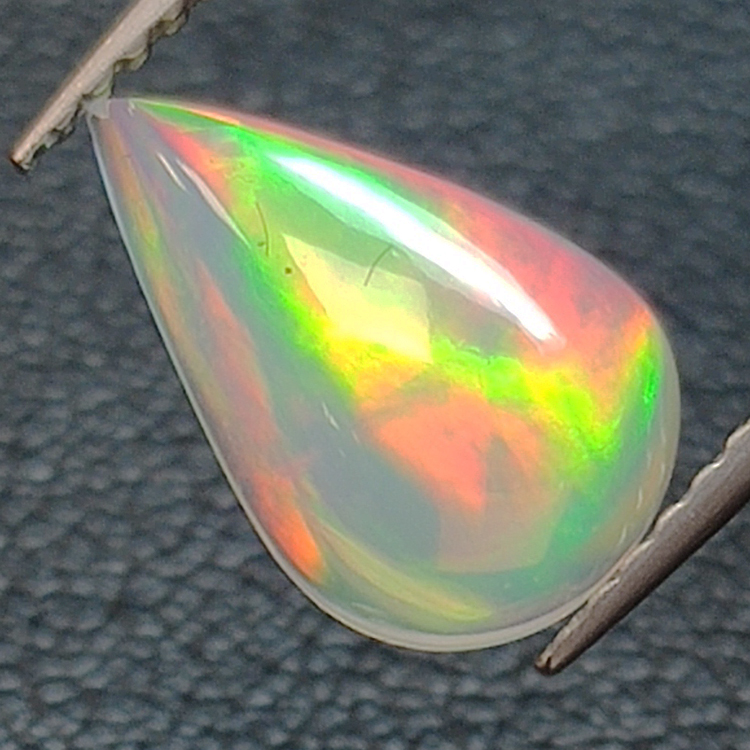 Äthiopischer (Wello) Opal im Birnenschliff 11.54 x 7.22 mm 1.29ct