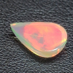 Opale Éthiopie (Wello) de taille poire 11.54 x 7.22 mm 1.29ct