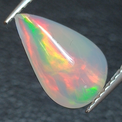 Äthiopischer (Wello) Opal im Birnenschliff 11.54 x 7.22 mm 1.29ct