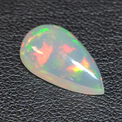 Opale éthiopienne de taille pear 14.67x 8.56 mm 2.28 ct