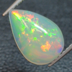 Äthiopischer (Wello) Opal im Birnenschliff 11.64 x 8.06 mm 1.72ct