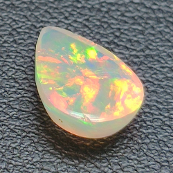 Opale Éthiopie (Wello) de taille poire 11.64 x 8.06 mm 1.72ct