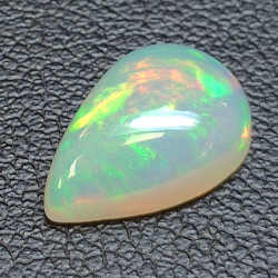 Opale Éthiopie (Wello) de taille poire 12.34 x 8.17mm 2.20ct