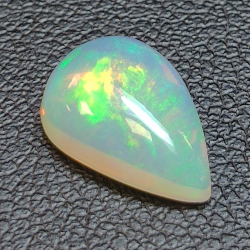 Äthiopischer (Wello) Opal im Birnenschliff 12.34 x 8.17mm 2.20ct