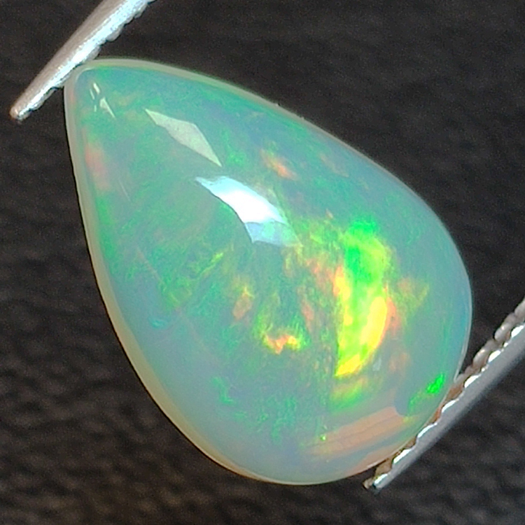 Opale Éthiopie (Wello) de taille poire 12.34 x 8.17mm 2.20ct