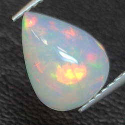 Opale Éthiopie (Wello) de taille poire 10.80 x 8.11mm 1.73ct