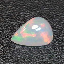 Opale éthiopienne de taille pear 10.80 x 8.11mm 1.73ct