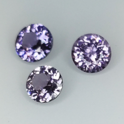 Spinel rond coupé  4.45mm à 4.87 mm 1.30ct