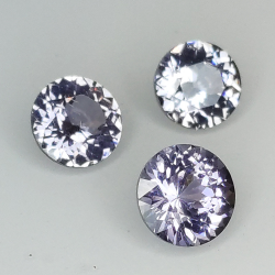 Spinel round size  4.66 a 5.13 mm 1.53ct