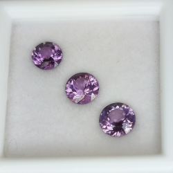 Spinel round size 4.54 a 5.27 mm 1.50 ct