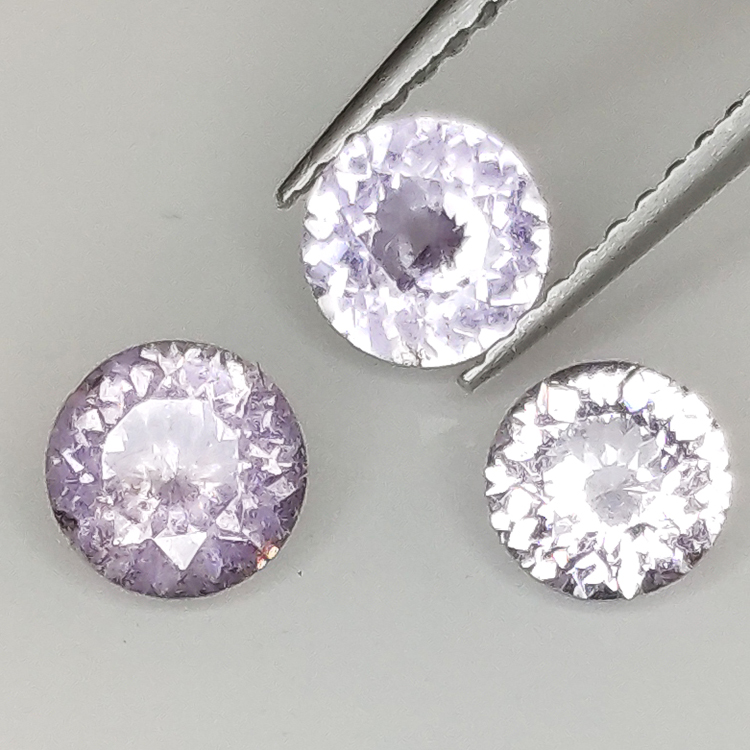 Spinel round size 4.83 a 5.11 mm 1.48 ct