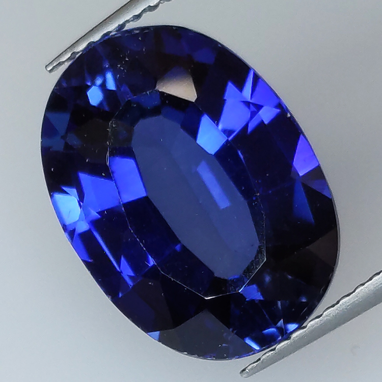 9,85 ct blauer Verneuil-Saphir im Ovalschliff, 15,12 x 11,09 mm